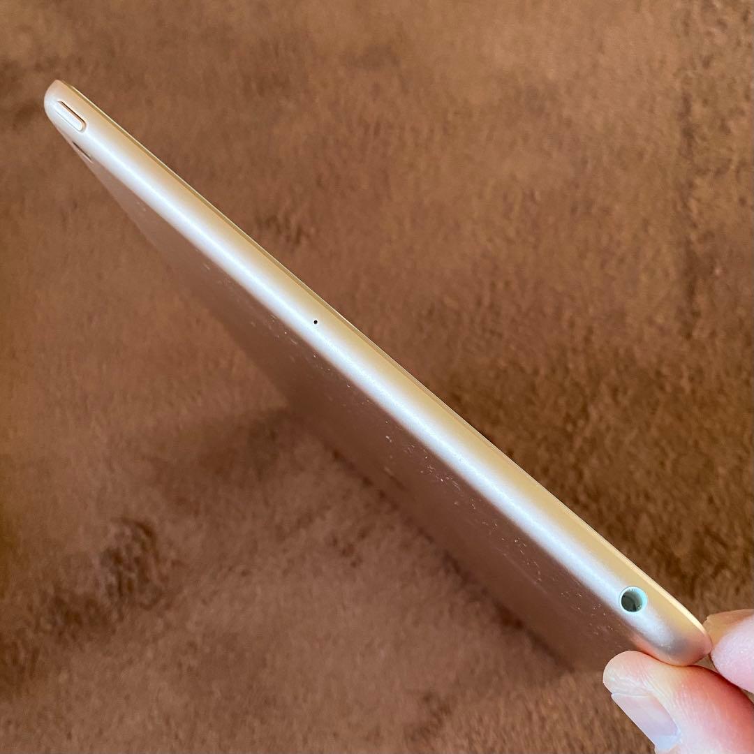 iPad　第7世代　128GB　Wi-Fi　ガラスフィルム付　充電器ケーブル新品