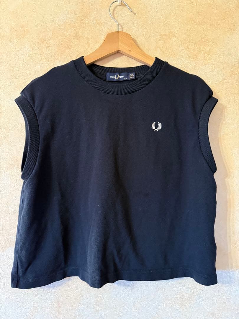 FRED PERRYノースリーブピケTシャツ