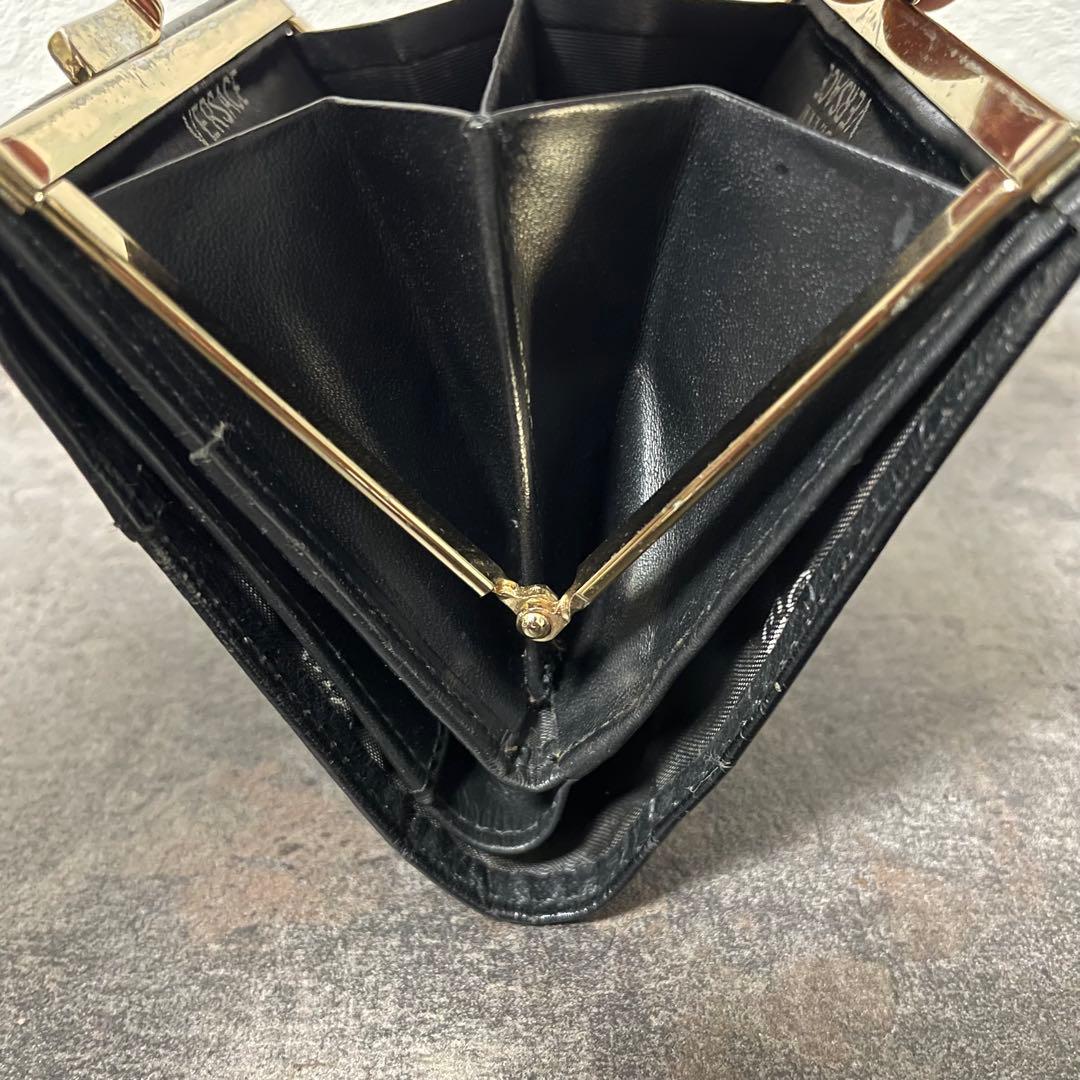 VERSACE ヴェルサーチ 黒 レザー 二つ折り財布 金具付き がま口