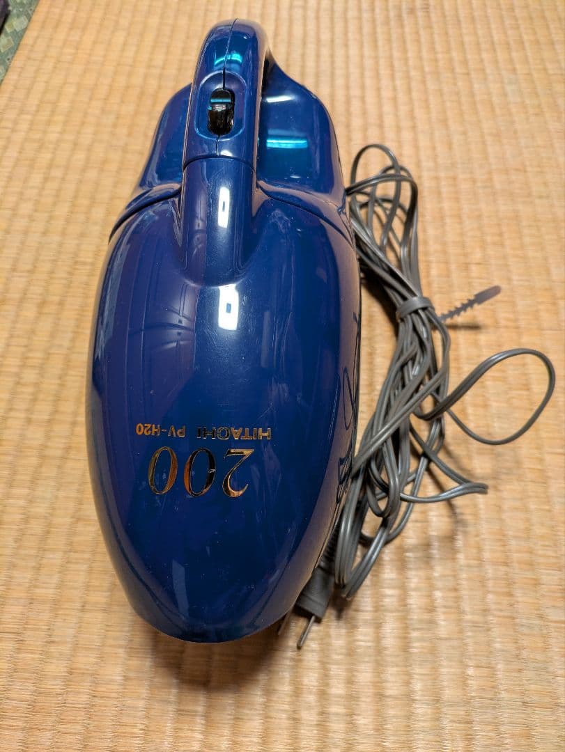 こまめちゃん旧タイプ　日立　ハイパワー　小型掃除機　紙パック一袋おまけ。