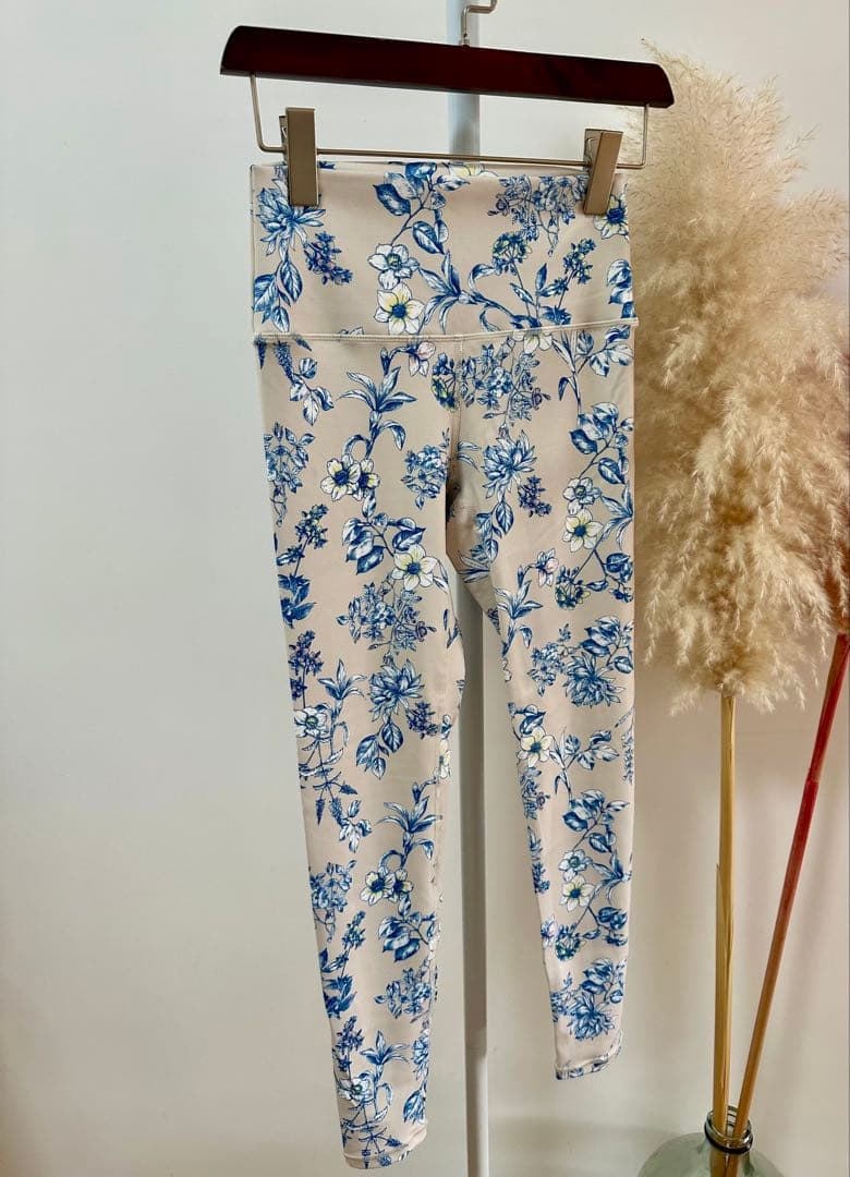 SUKALA新品⭐️ボタニカルガーデンジョガーレギンスパンツヨガウエアフラワー花柄
