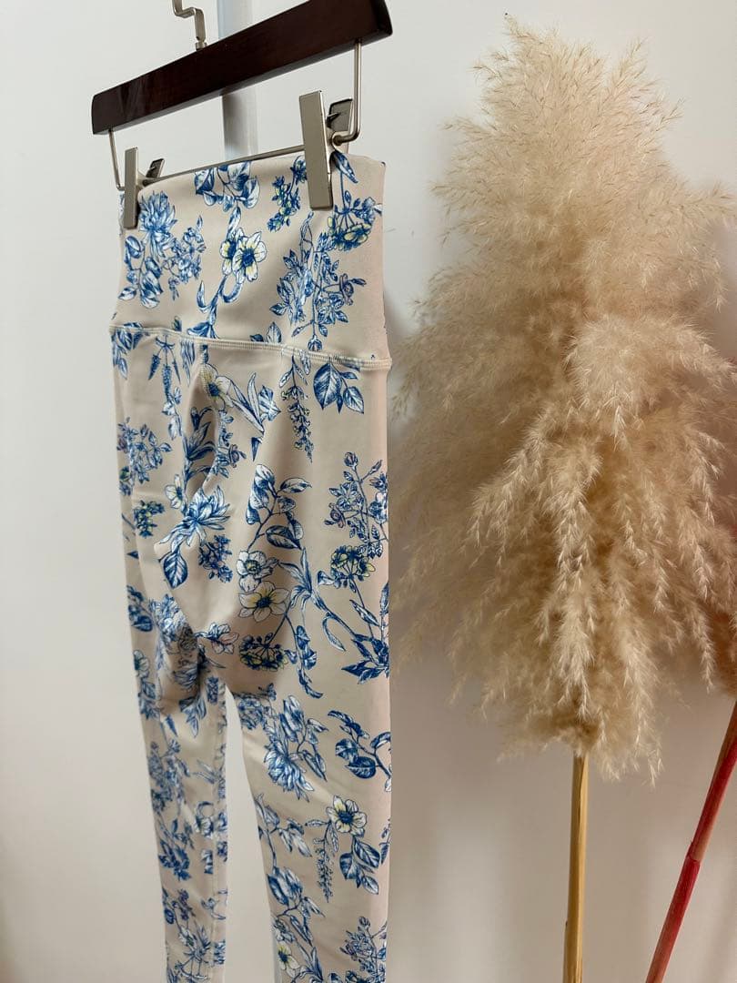 SUKALA新品⭐️ボタニカルガーデンジョガーレギンスパンツヨガウエアフラワー花柄