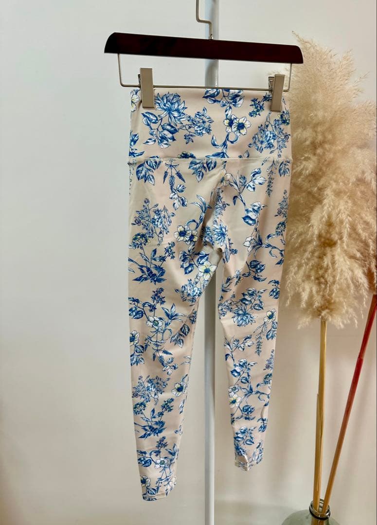 SUKALA新品⭐️ボタニカルガーデンジョガーレギンスパンツヨガウエアフラワー花柄