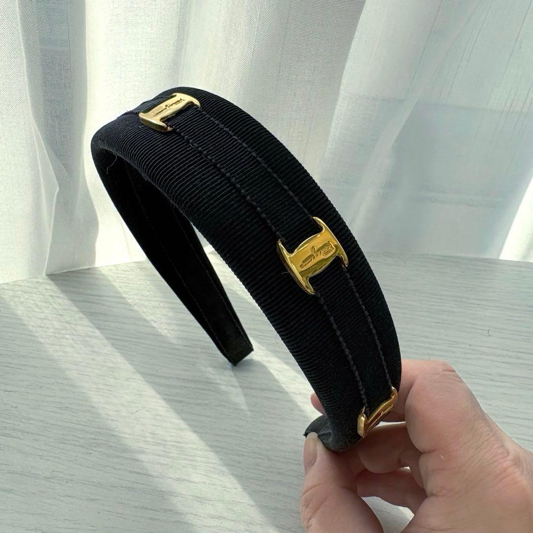 【美品】Salvatore Ferragamo ヴァラ・リボン カチューシャ濃紺