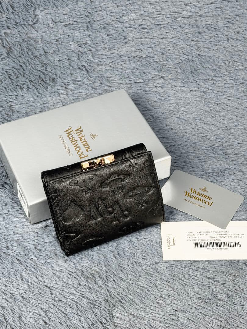 Vivienne Westwoodブラック エンボス加工 三つ折り財布