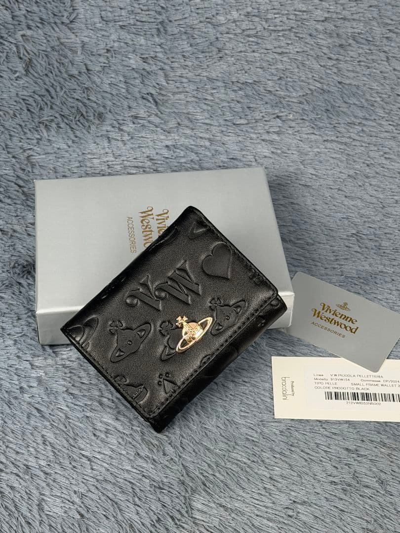 Vivienne Westwoodブラック エンボス加工 三つ折り財布