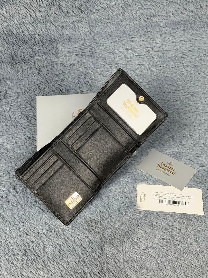 Vivienne Westwoodブラック エンボス加工 三つ折り財布