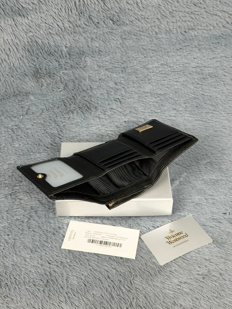 Vivienne Westwoodブラック エンボス加工 三つ折り財布