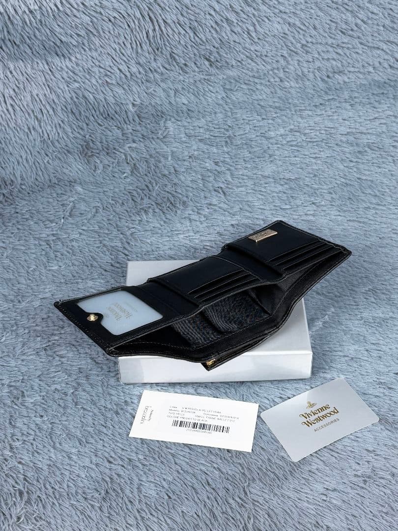 Vivienne Westwoodブラック エンボス加工 三つ折り財布
