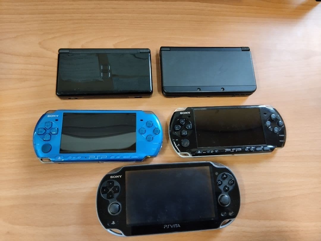 (送料無料鹿児島発)ジャンク品 DS PSP VITA ゲーム機セット