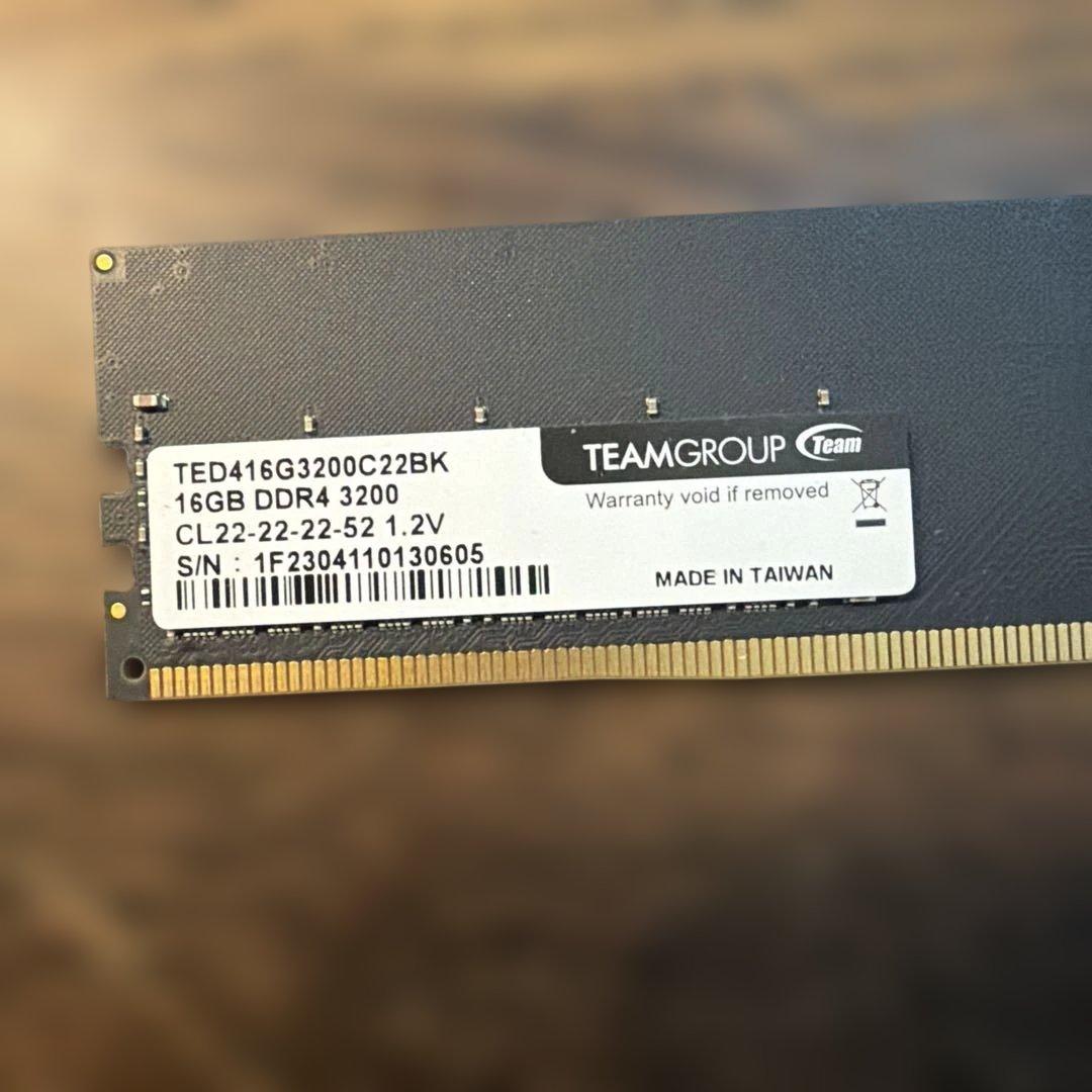 TEAMGROUP 16GB DDR4 3200MHz メモリー