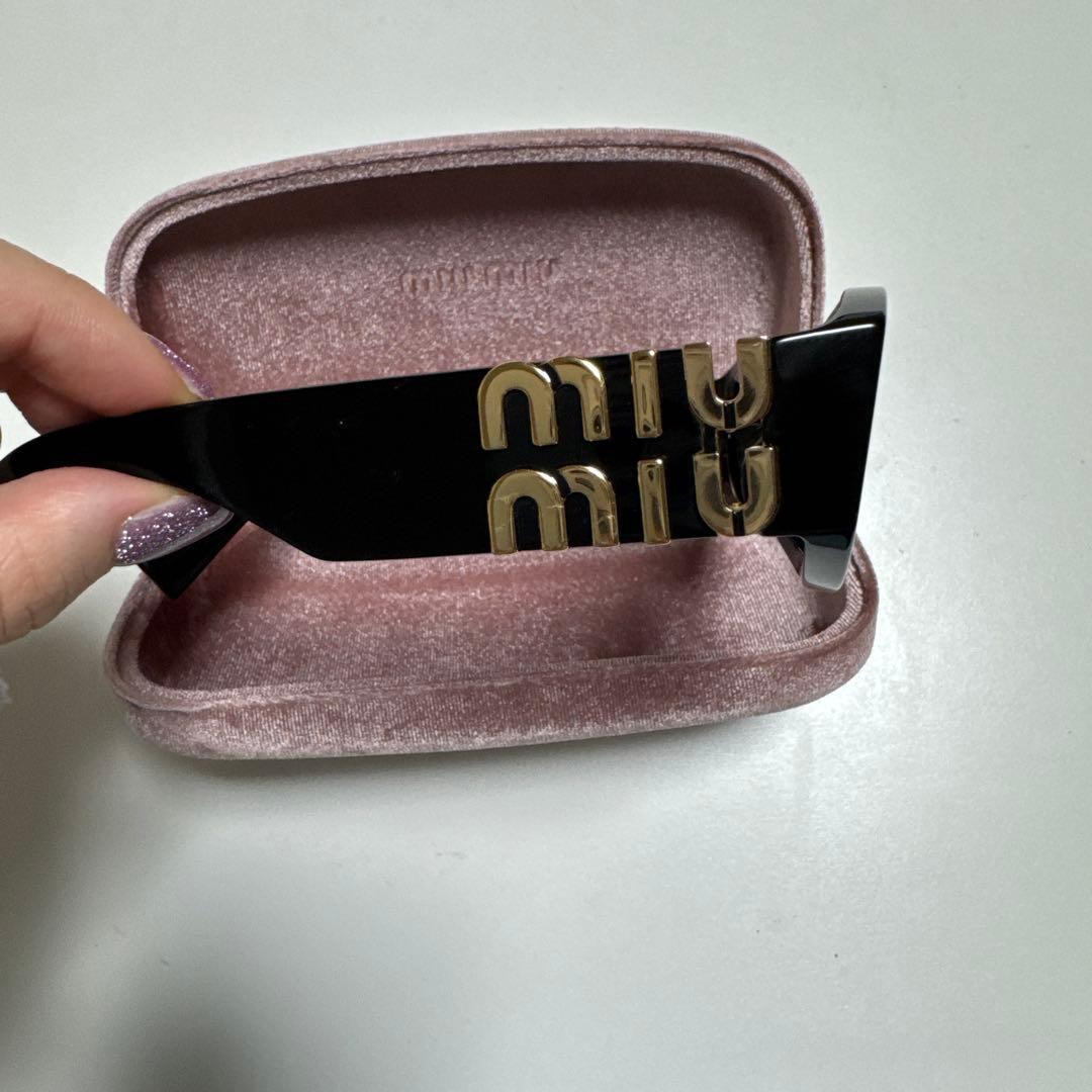 miu miu ブラック サングラス　MU 11WS 1AB5S0