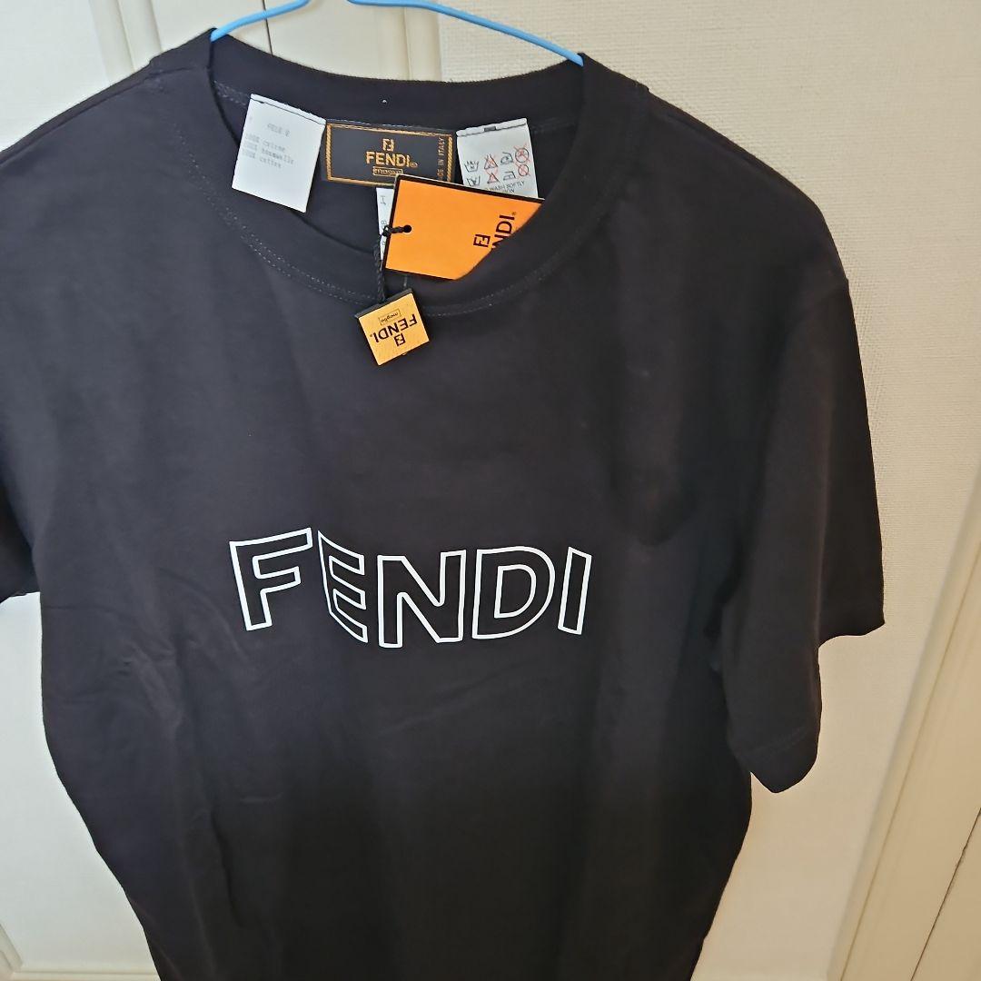 FENDI ロゴ入り 黒 Tシャツ 新品未使用品タグ付きサイズ42(L〜XL)