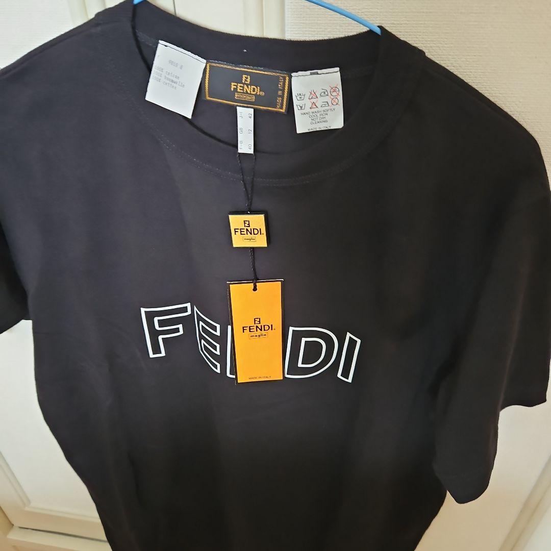 FENDI ロゴ入り 黒 Tシャツ 新品未使用品タグ付きサイズ42(L〜XL)