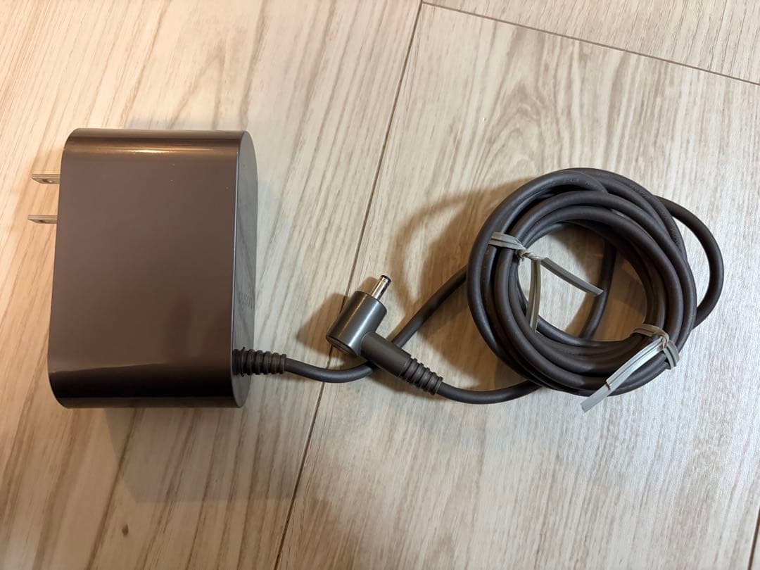 新品　ダイソン バッテリー Digital Slim SV18充電器付き