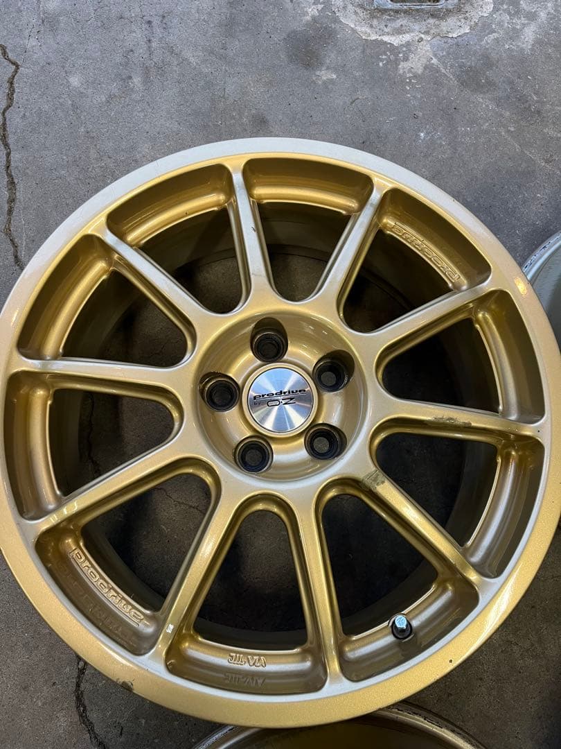 17インチ7j プロドライブby OZ スバル用