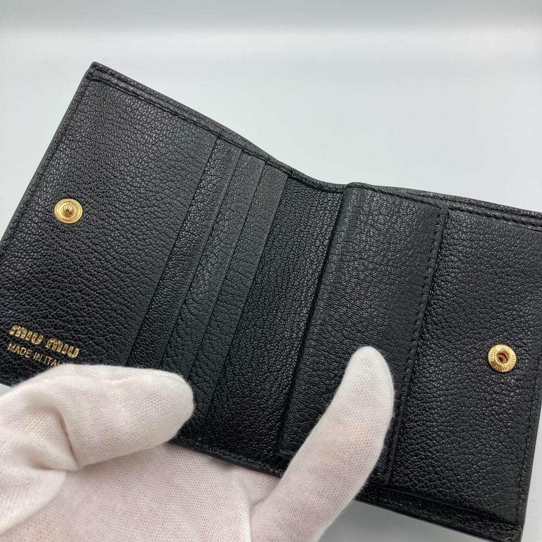 ！新品同然！　miumiu ミュウミュウ　コンパクト折り財布　ブラック