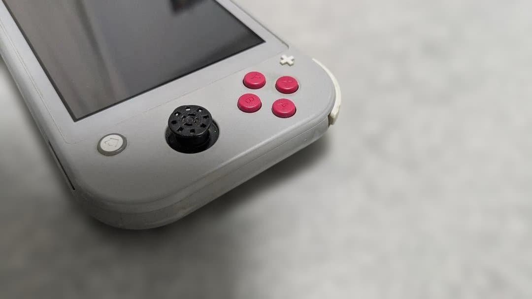 ゆ*ー様 再出品　Nintendo Switch Lite 本体　ザシアンザマゼ