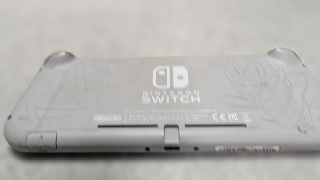 ゆ*ー様 再出品　Nintendo Switch Lite 本体　ザシアンザマゼ