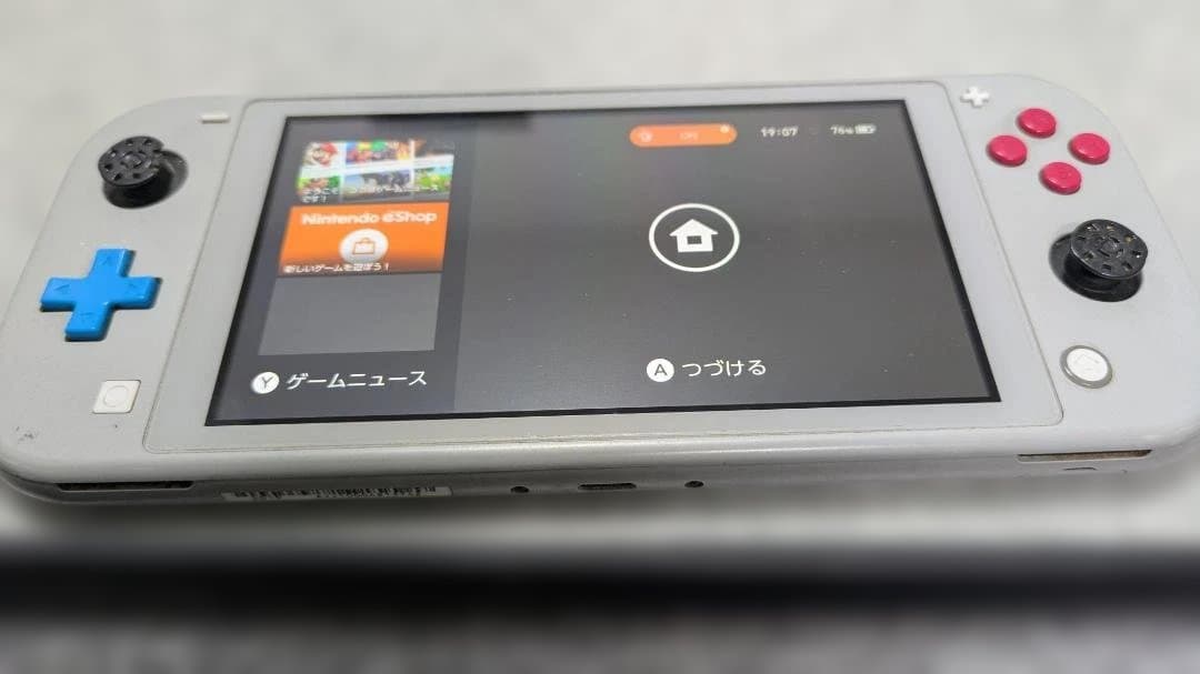 ゆ*ー様 再出品　Nintendo Switch Lite 本体　ザシアンザマゼ