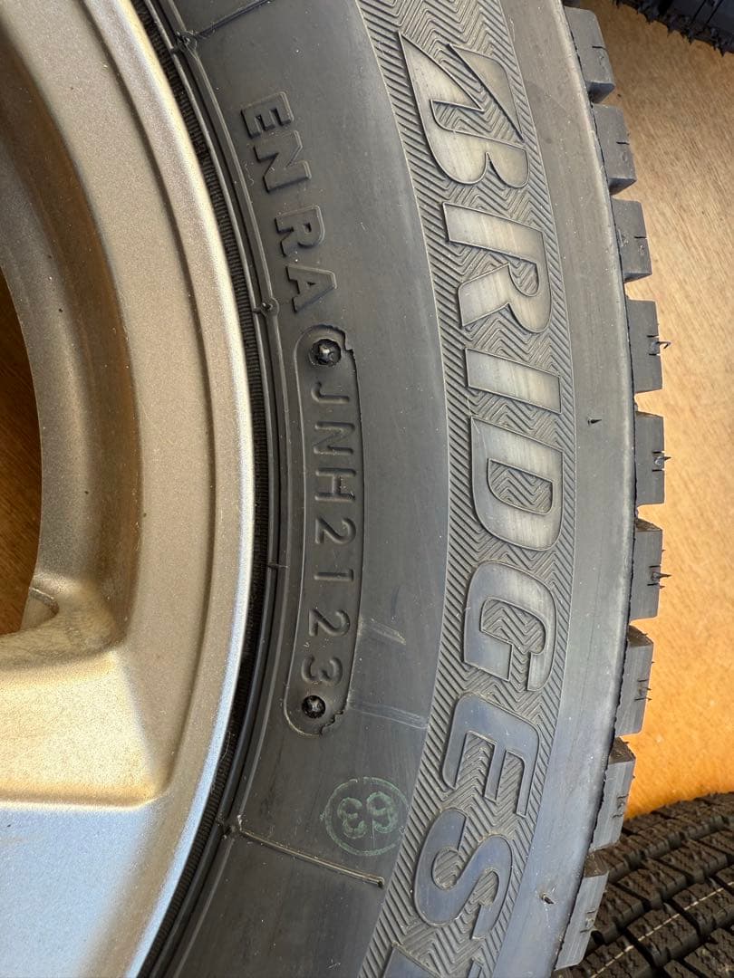 BRIDGESTONE 12インチスタッドレスタイヤセット【ホイールはおまけ】