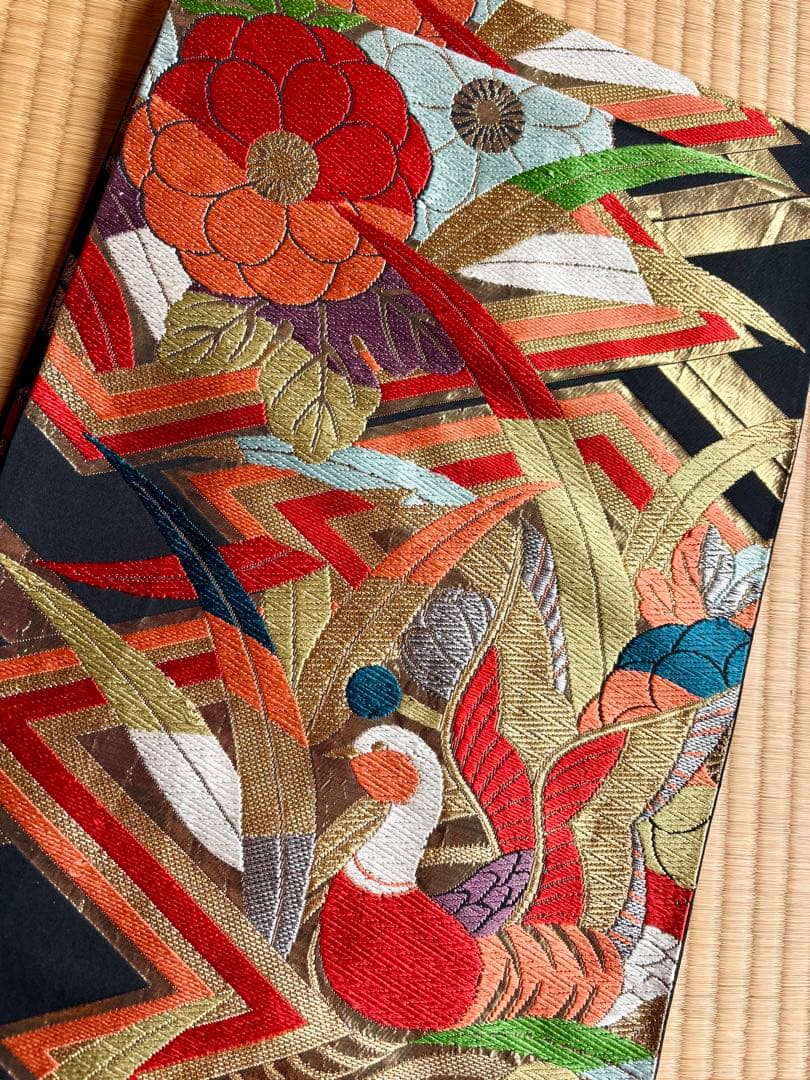 お手入れ済み 伝統的な紅型紋様 振袖 赤 白 豪華 袋帯 金 黒