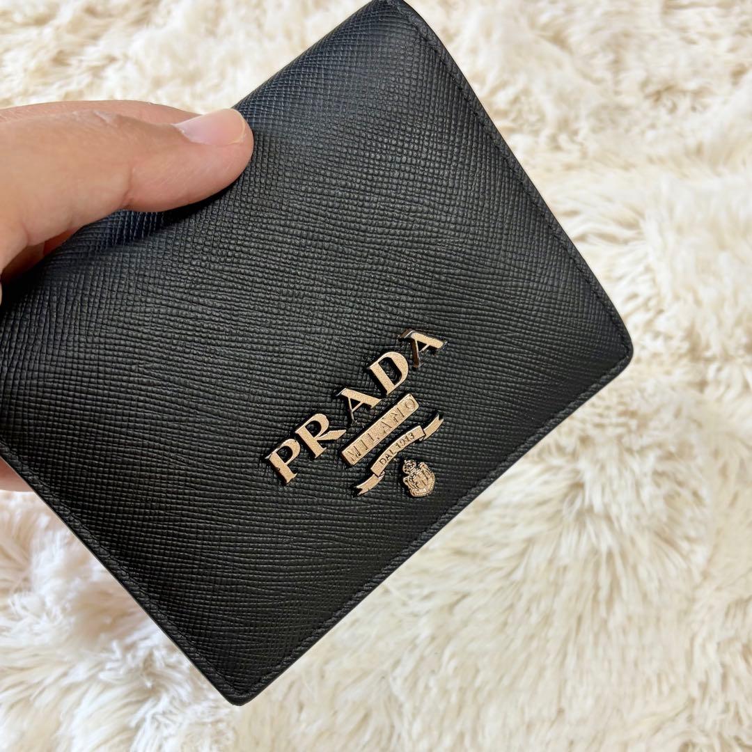 ✨正規品✨ PRADA プラダ　二つ折り財布　サフィアーノレザー　ゴールド金具