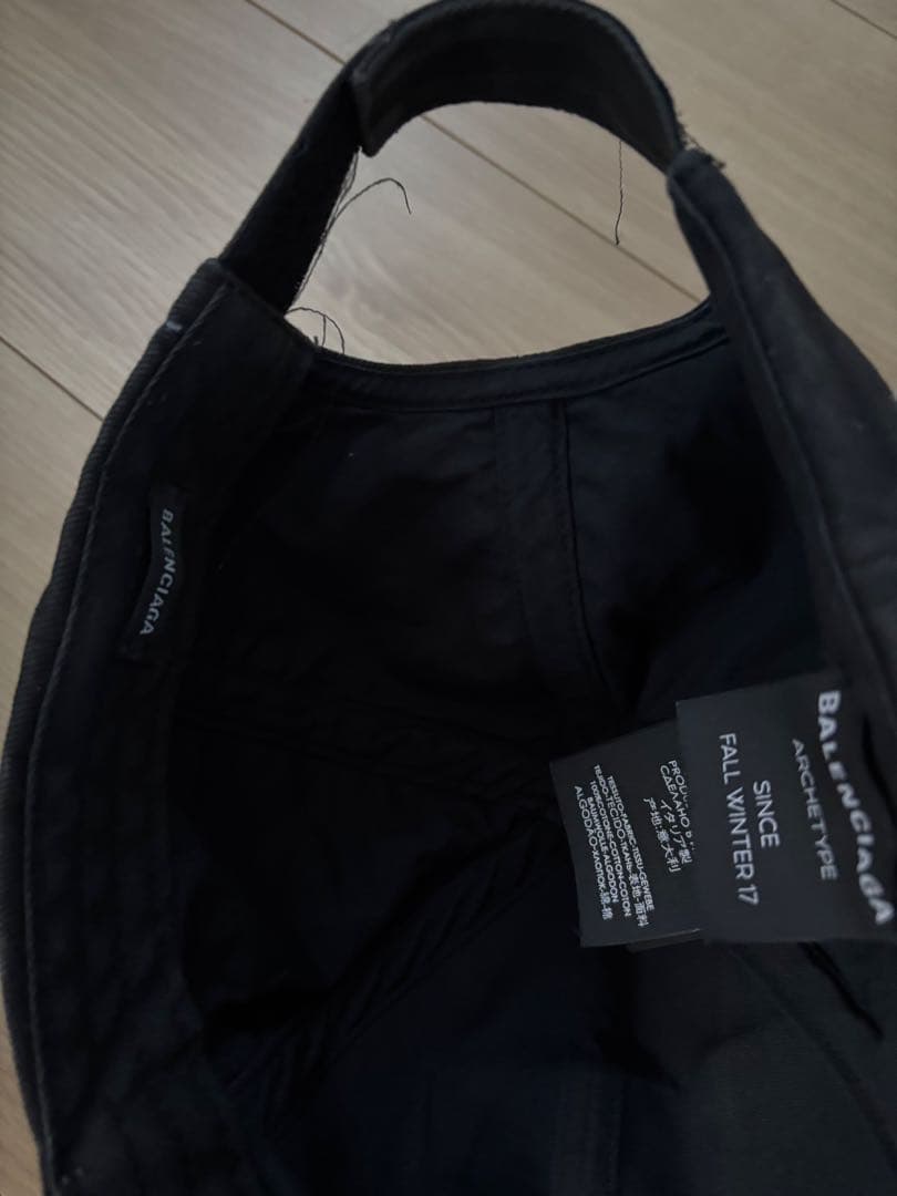 BALENCIAGA ブラックキャップ