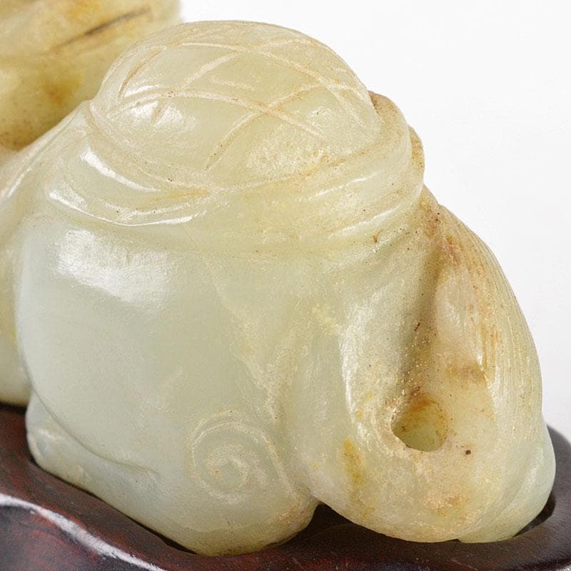 中国　玉石彫刻　神獣　紙鎮　置物　唐木台付　C　R5462