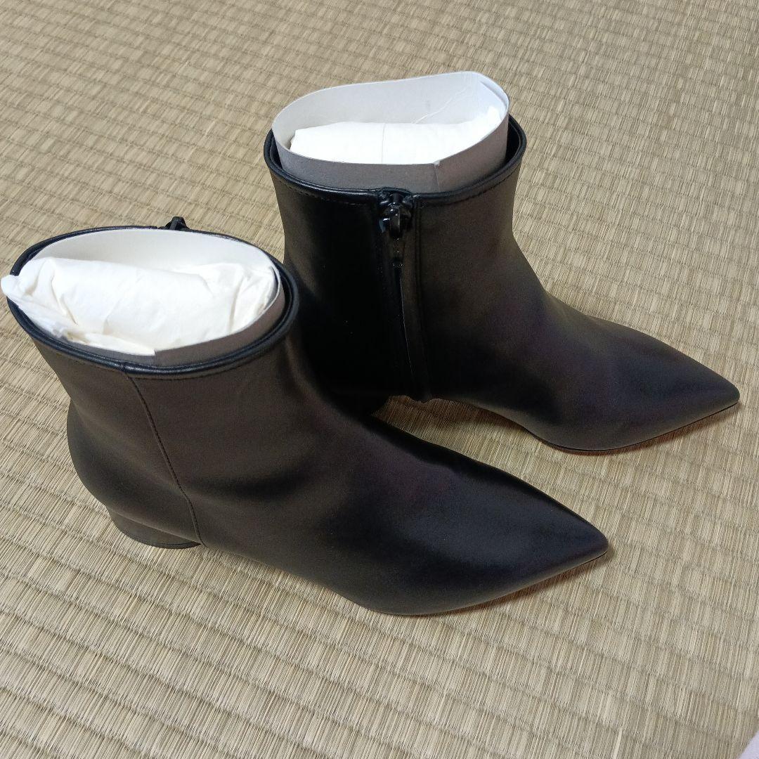 69000円相当　黒　ショートブーツ　22.5cm 　35　アパハウス