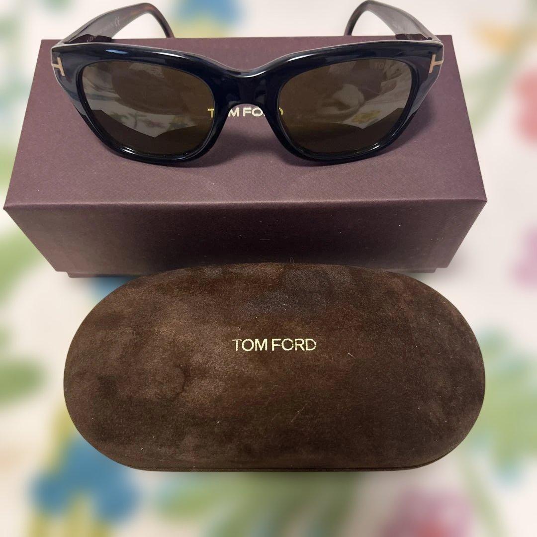 専用ページTOM FORD キャットアイサングラス ブラック