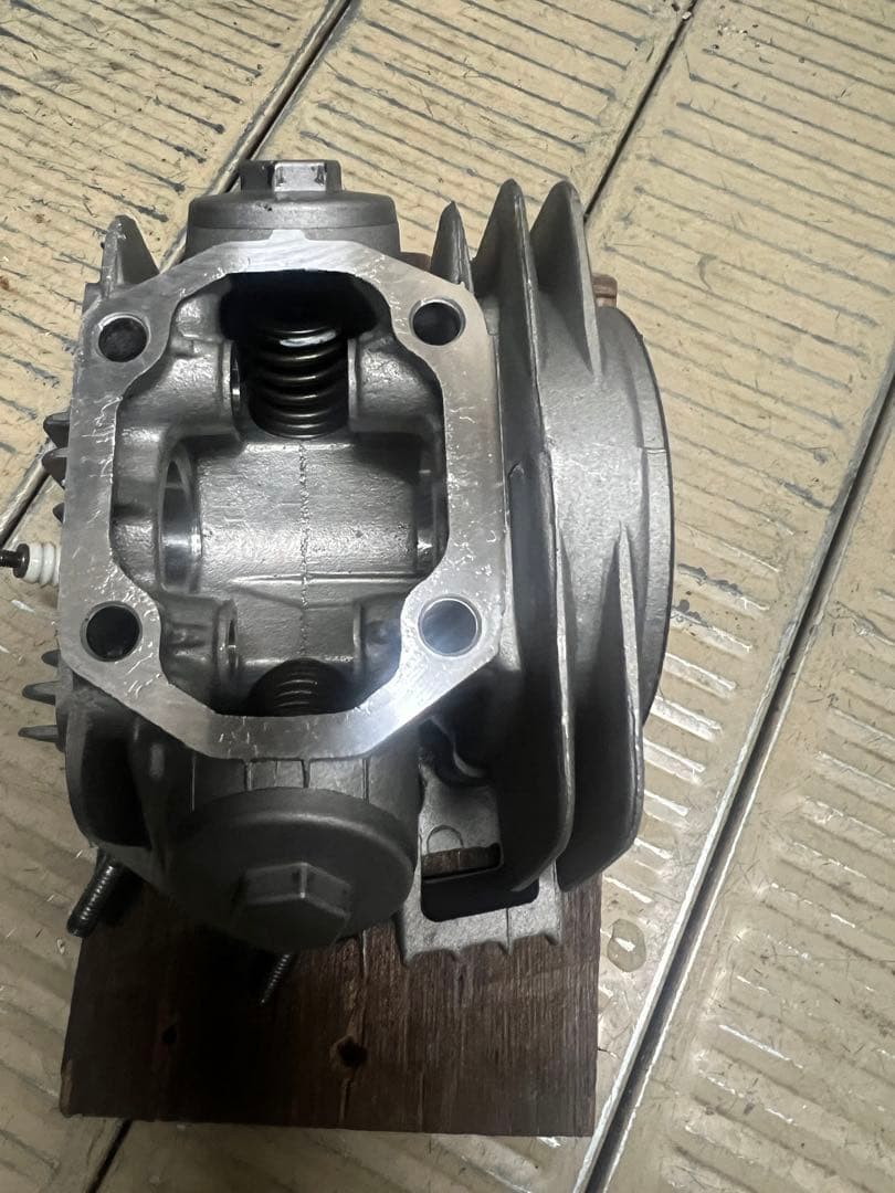 GPX125シリンダーヘッド