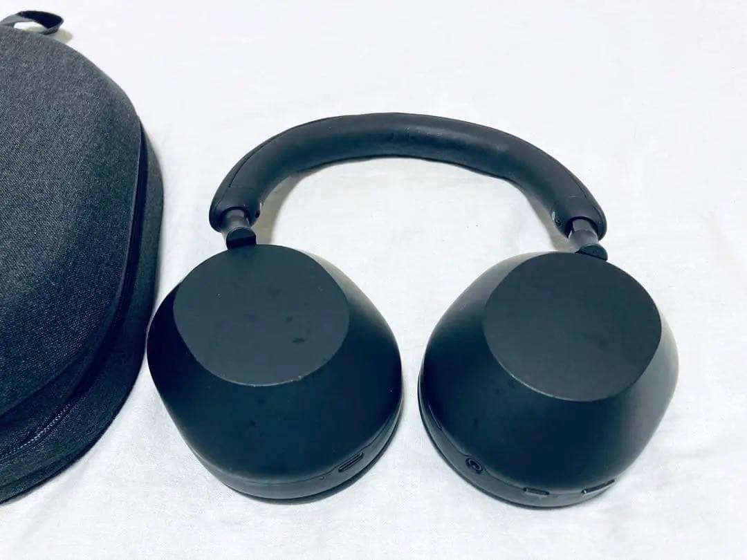 WH-1000XM5 ブラック ワイヤレスヘッドホン 収納ケース付