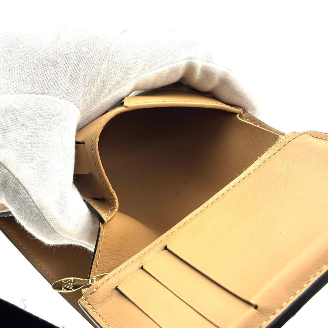 【未使用に近い】ルイヴィトン LV ヴェルティカル コンパクト トリヨン