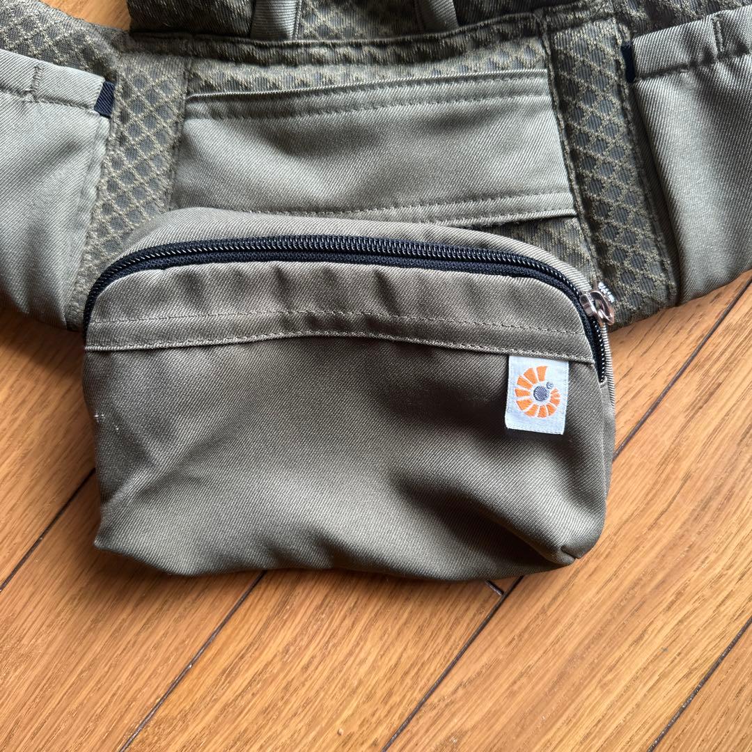 ergobaby 抱っこ紐 オリーブグリーン 収納ポーチ付き