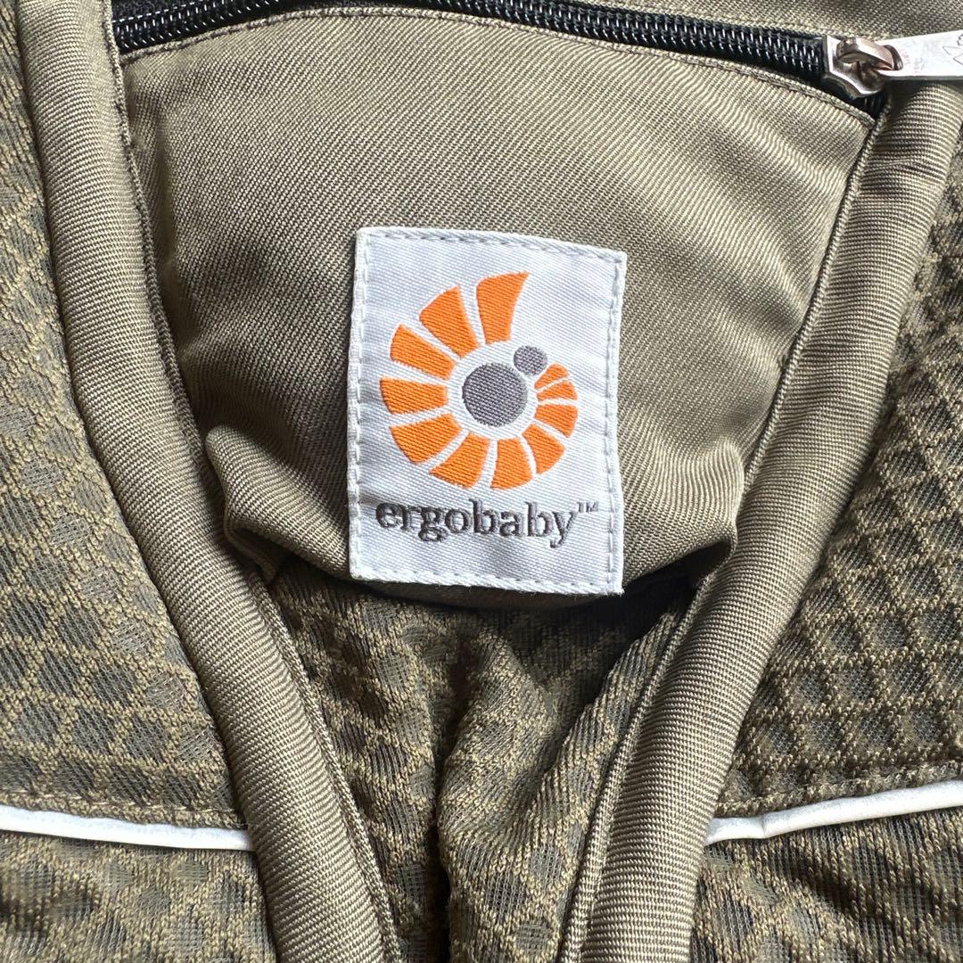 ergobaby 抱っこ紐 オリーブグリーン 収納ポーチ付き