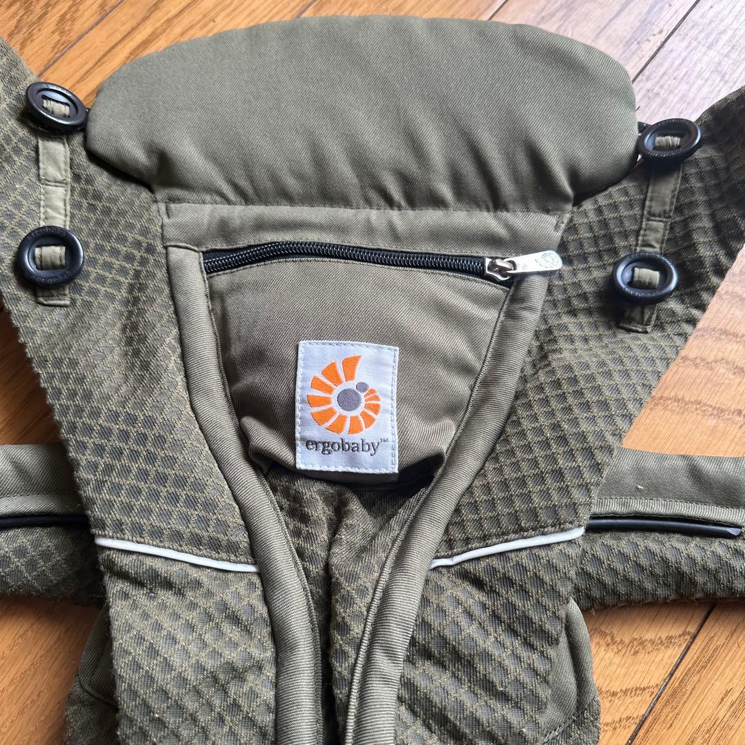 ergobaby 抱っこ紐 オリーブグリーン 収納ポーチ付き