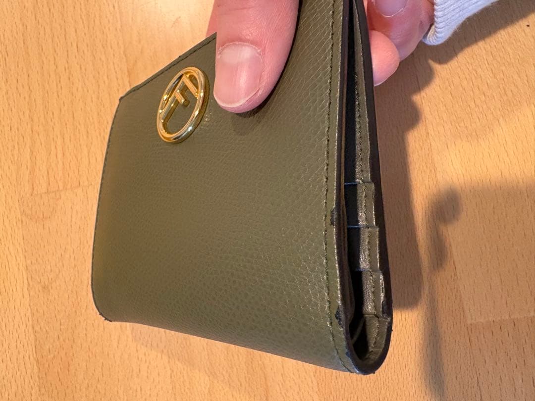 FENDI ダークグリーン 二つ折り財布