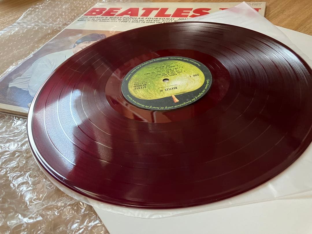 ビートルズ アルバム赤盤では、難関トップタイトル　ニアミント赤盤