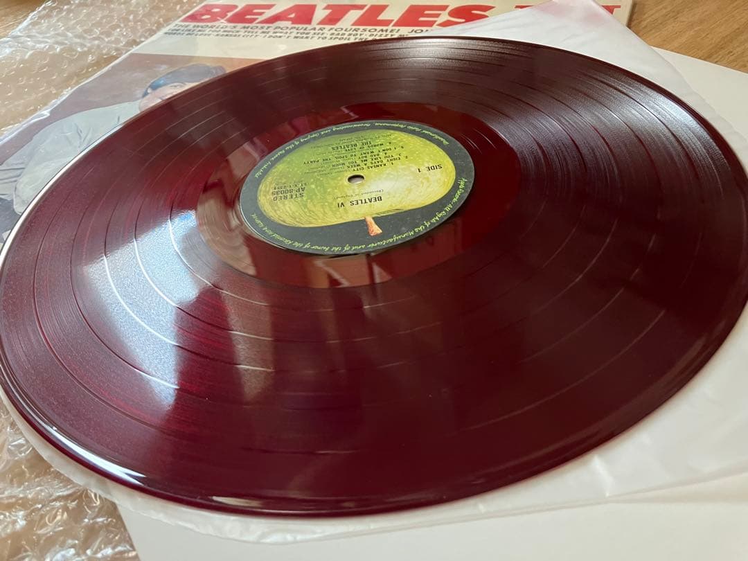 ビートルズ アルバム赤盤では、難関トップタイトル　ニアミント赤盤