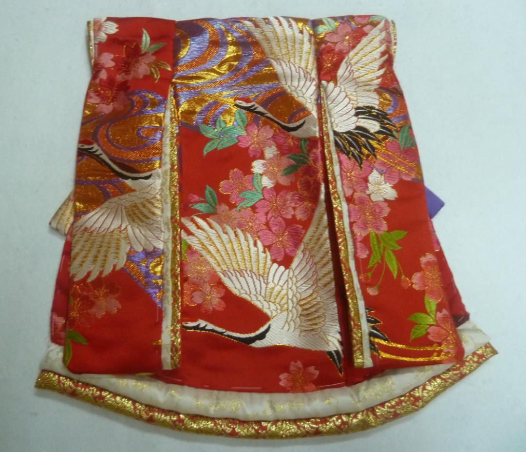 ミニチュア着物　赤地打掛　鶴/桜　34×37