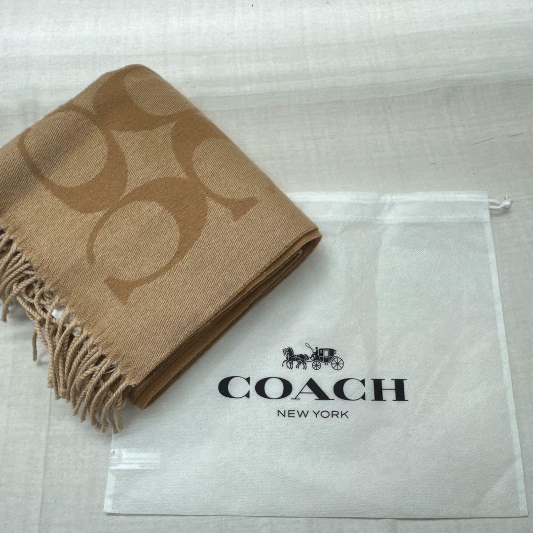 COACH ロゴ入りベージュマフラー