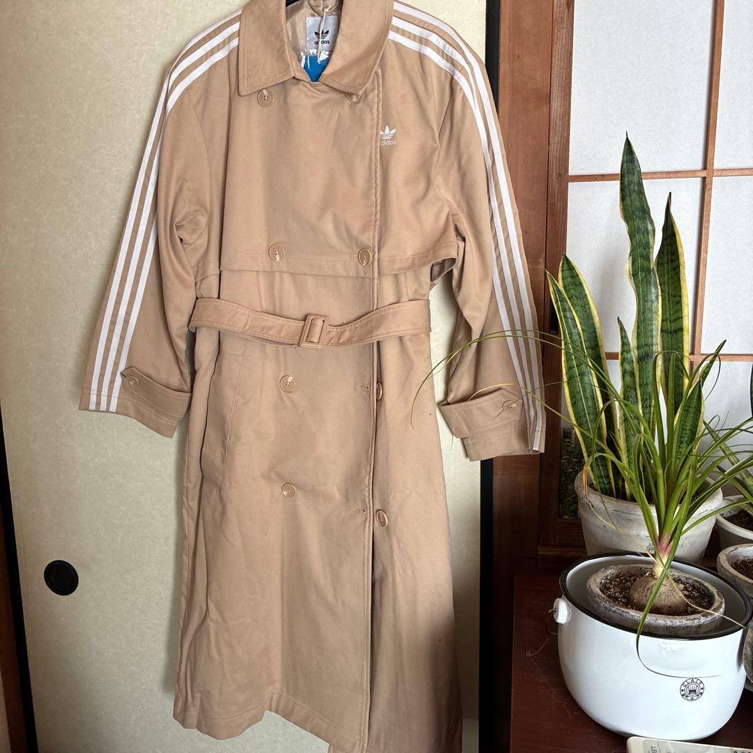 アディダス　トレンチコート