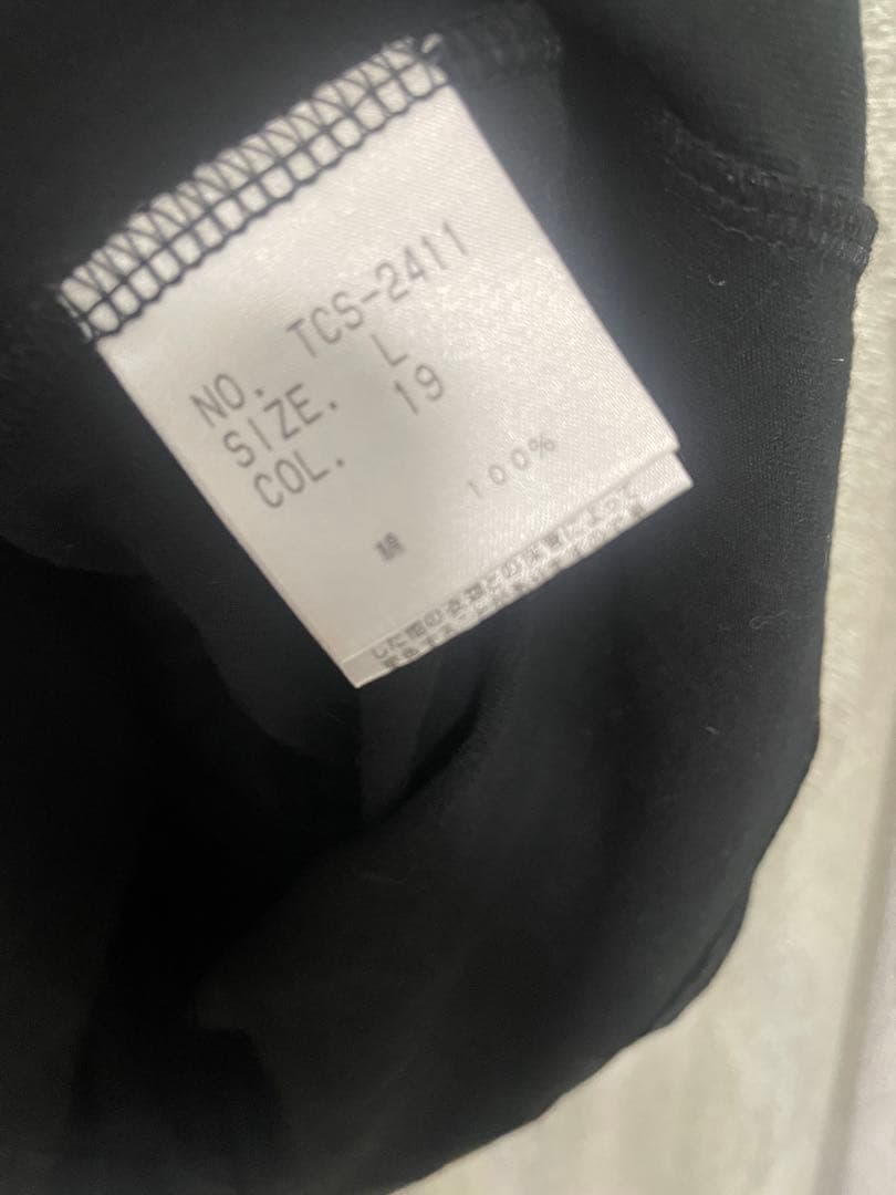 トルネードマートシルバー箔グラフィックプリント 半袖Tシャツ 黒 L