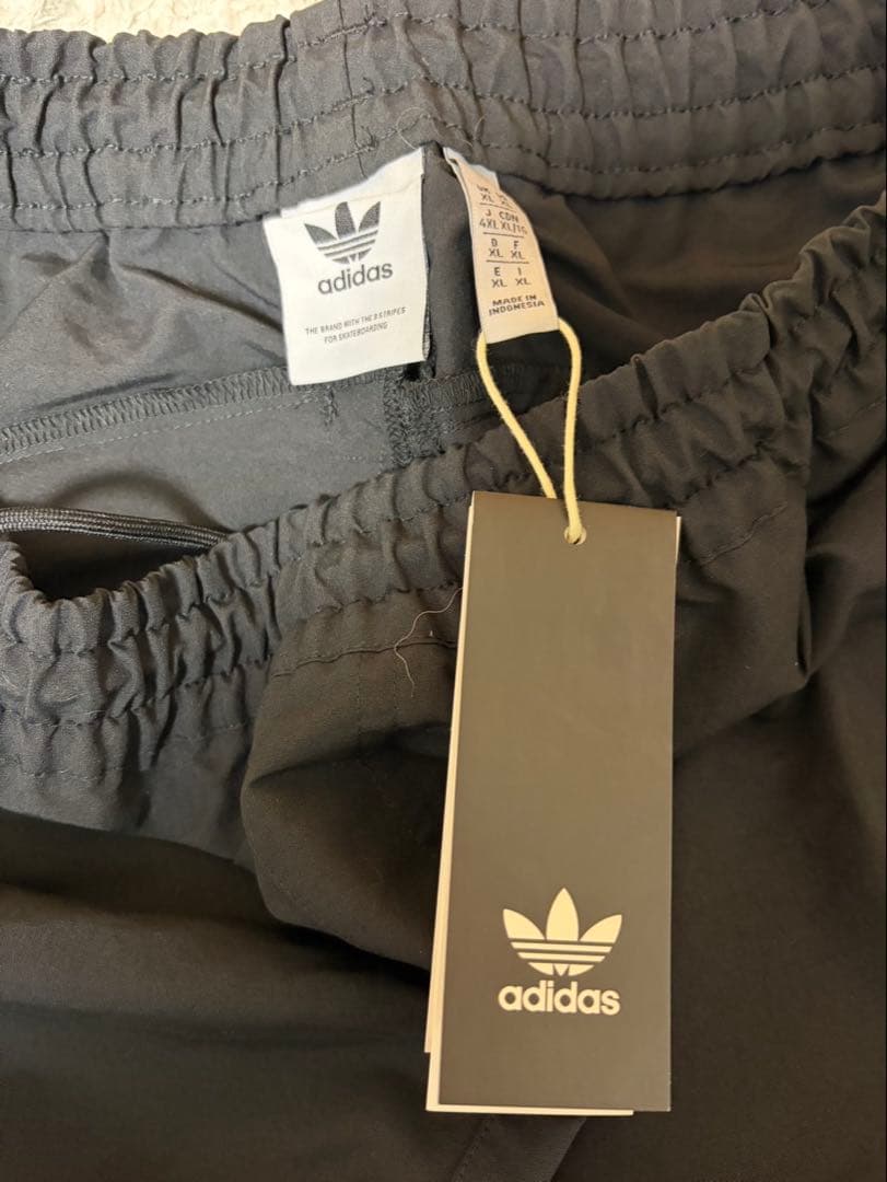 always×adidasコラボパンツ