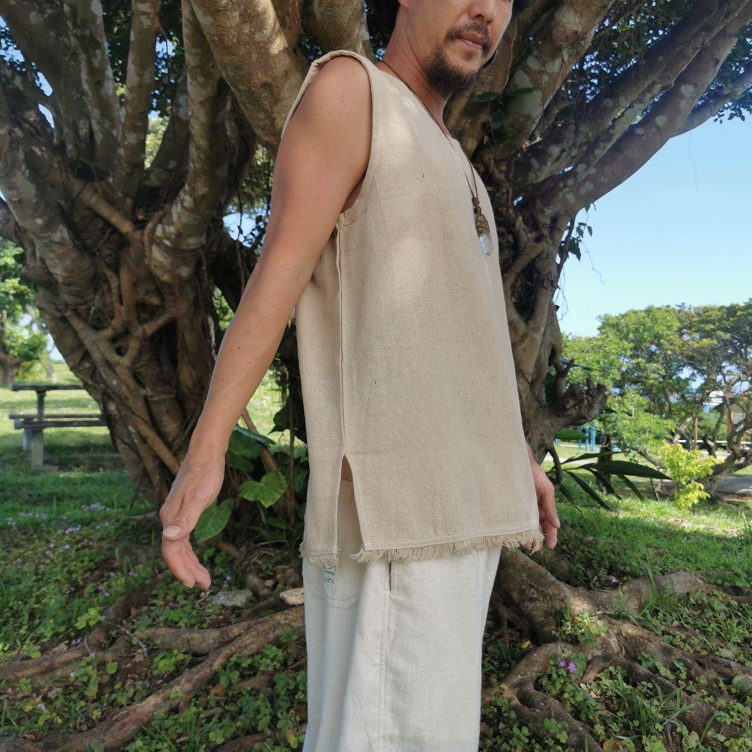 原始的タンクトップ　手仕事のフリンジ付き　しっかり生地