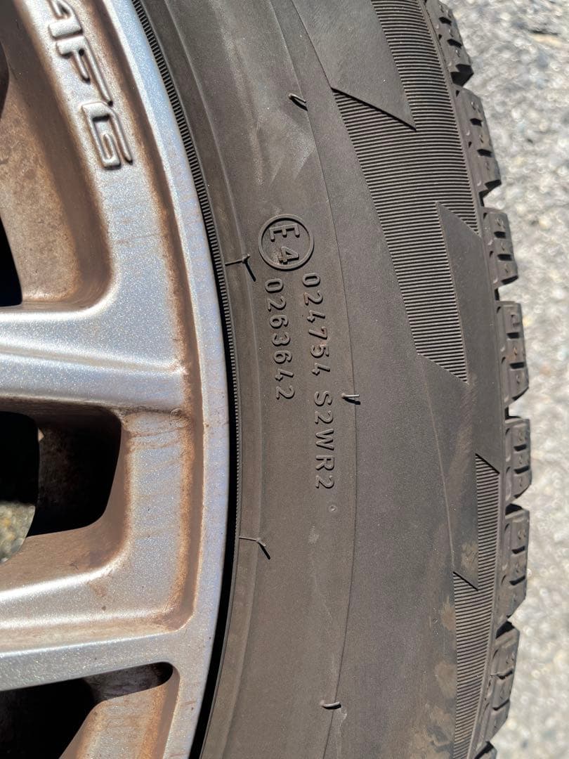 【ホイール付4本】 JEEP レネゲート スタッドレスタイヤ ピレリ