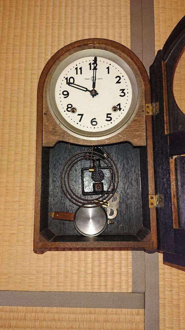 木製掛時計 アナログ表示 扉付き アンティーク