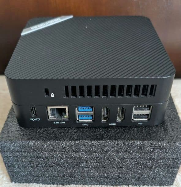 MINISFORUM UM560 ミニPC ジャンク品