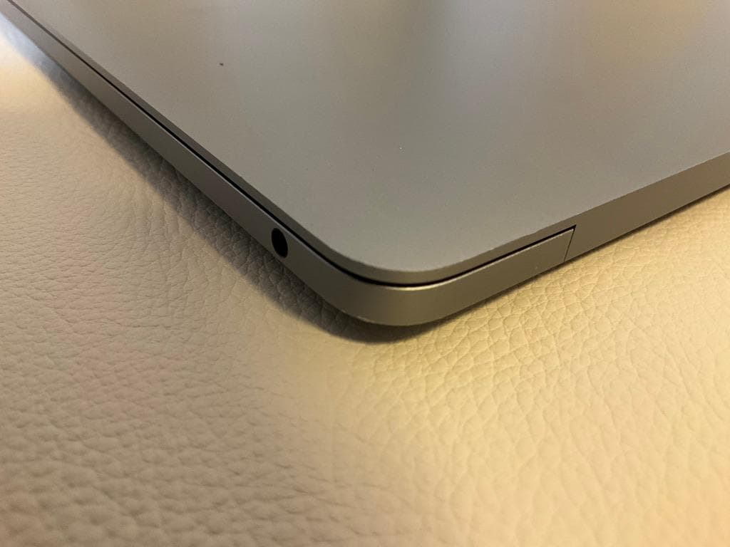 MacBook本体 MacBook Pro 13 2019 16GB 512GB Touch Bar